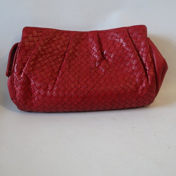 Bottega Veneta Handbags - Womens Bottega Veneta Red Intrecciato Leather Clutch Handbag COLOR: RED ZIPPER C